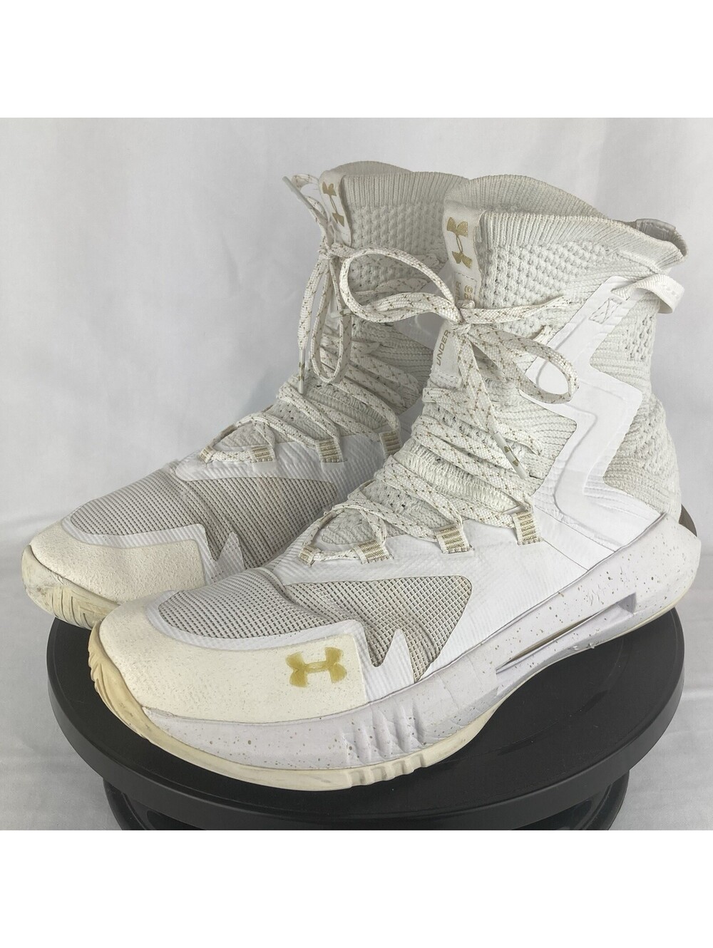 Women’s 9 Under Armour Highlight Ace 2.0 Volleyball Shoes White Gold 3021376-100